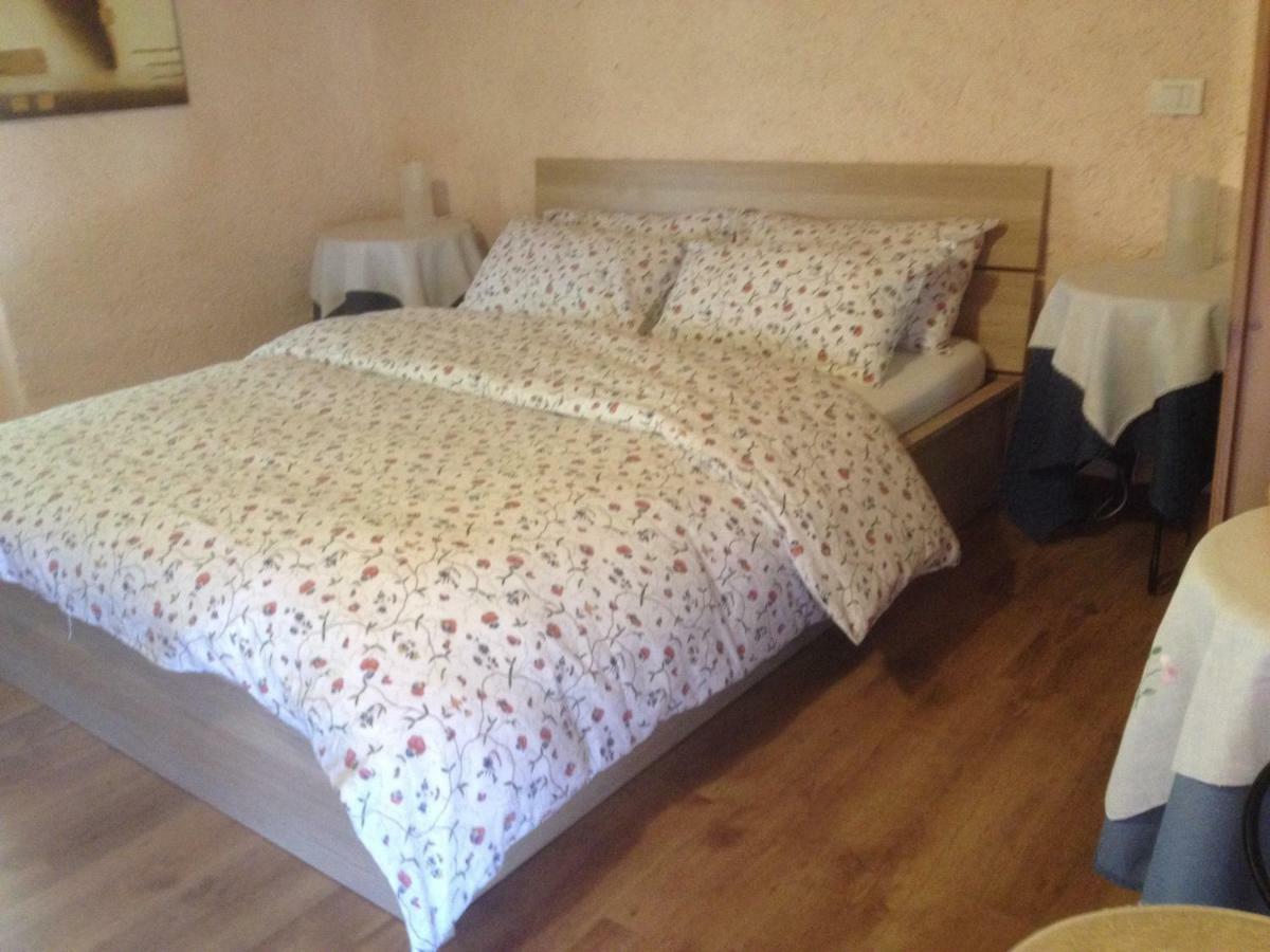 La Tana Del Ghiro Bed and Breakfast Porto Valtravaglia Εξωτερικό φωτογραφία