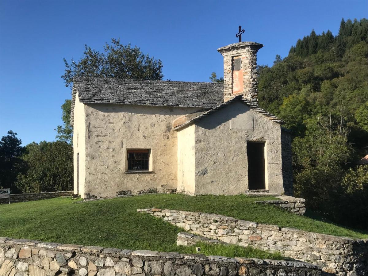 La Tana Del Ghiro Bed and Breakfast Porto Valtravaglia Εξωτερικό φωτογραφία